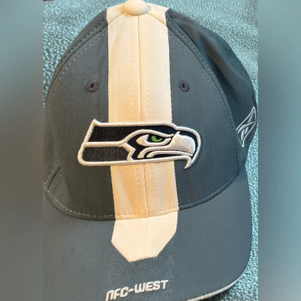 Seattle Seahawks NFL Reebok Select Series On Field Sideline YOUTH HAT.🧢